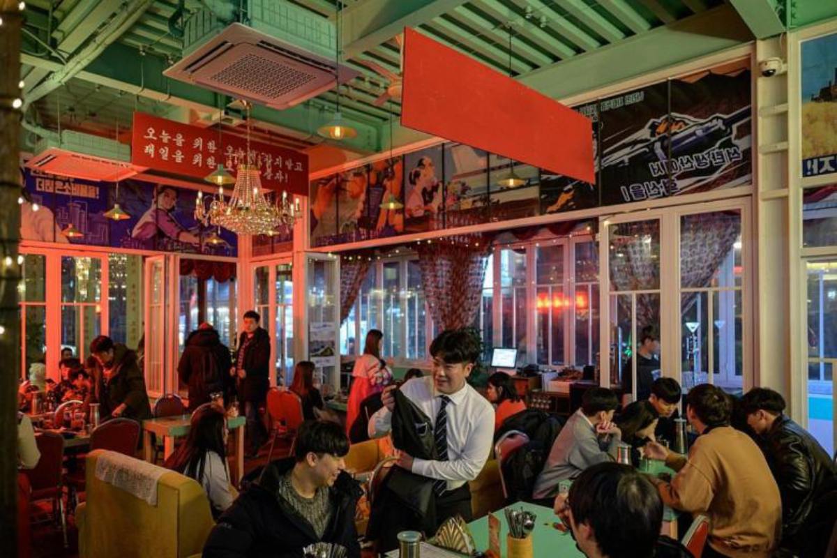 Most visitors of N. Koreathemed bar in Seoul just there for fun, Asia